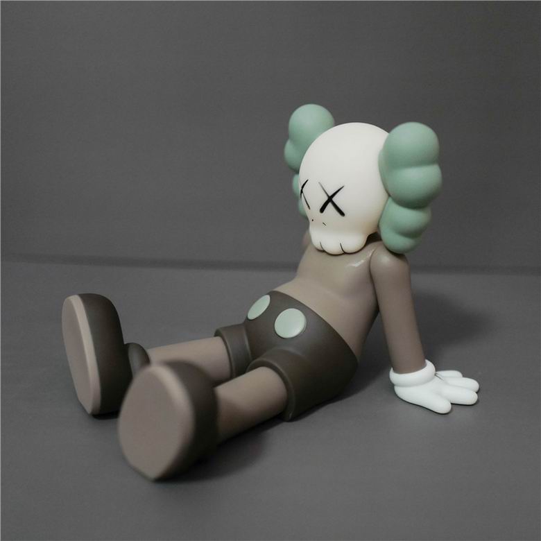 Kaws 13x17x13cm m  (3)